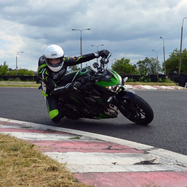 Jak zapisać się na kurs prawa jazdy 