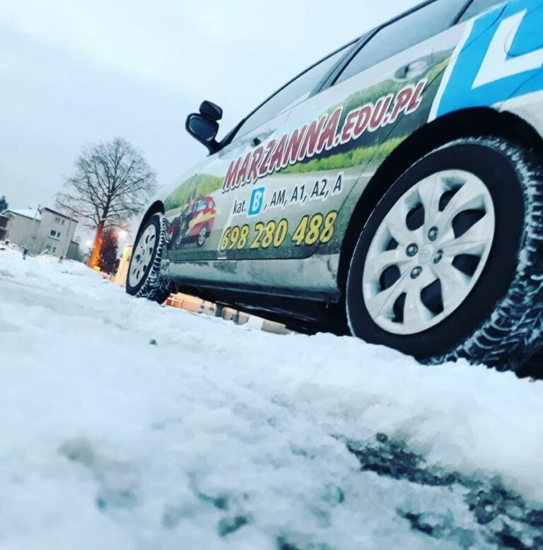 Jak jeździć w warunkach zimowych ? Opowiada Rafał, gościmy w Radiu Kraków.